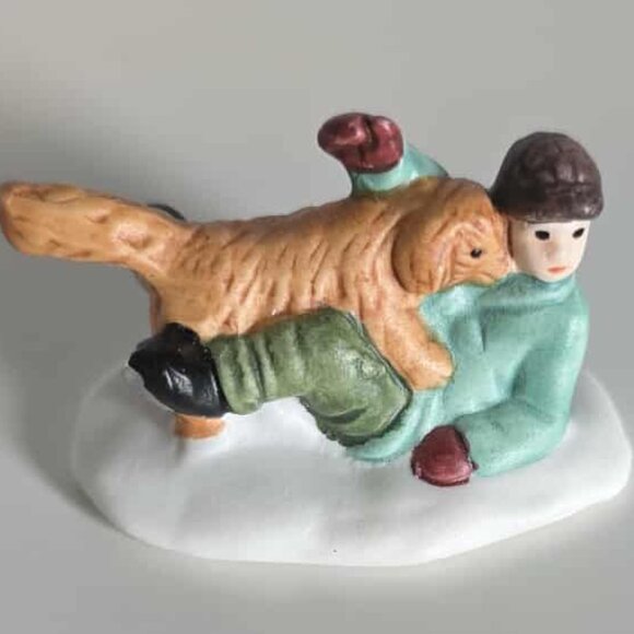 🎀SALE 🎀EUC Christmas Village Porcelain Figurines Set of 8 - Picture 9 of 9